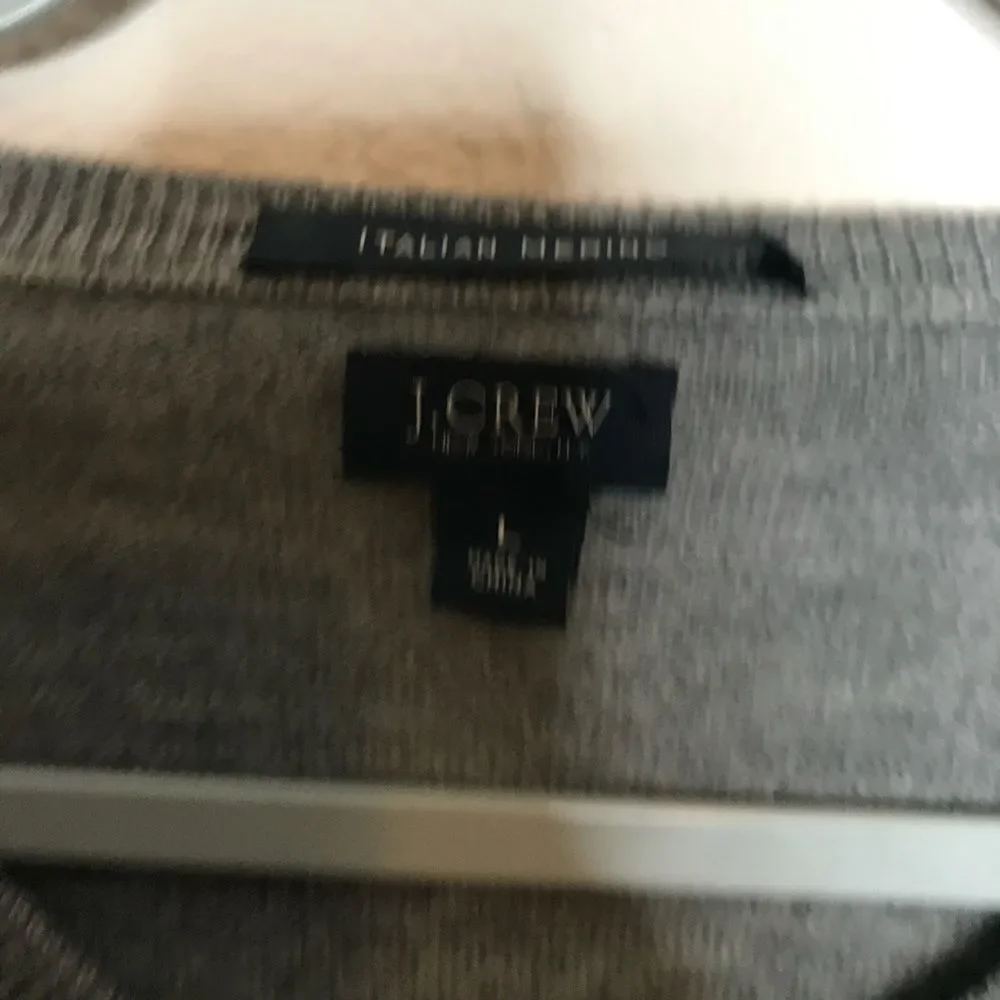 J crew men’s merino‎ wool grey v neck sweater